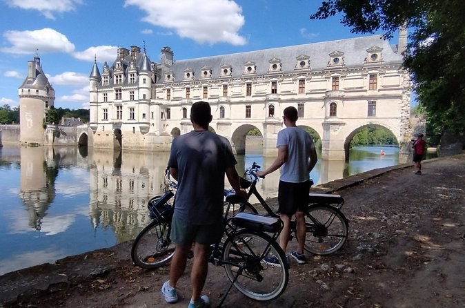 The Royal Escape: E-Bike & Gourmet Picnic at Chenonceau.
