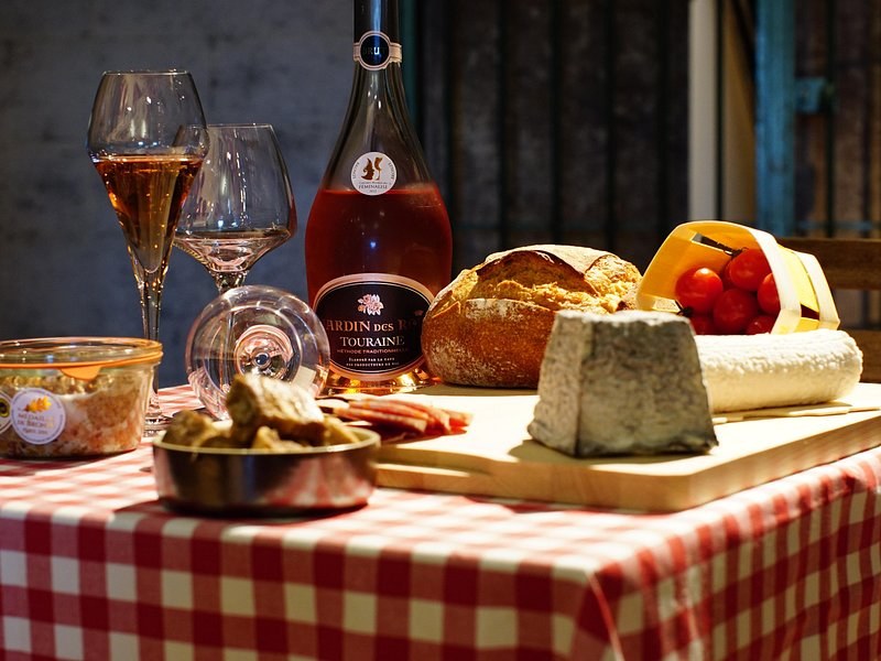 A picnic of goat's cheese, bread and a Touraine rosé on a checked tablecloth