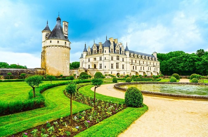 Loire Valley Wine and Castles Small-Group Day Trip from Paris